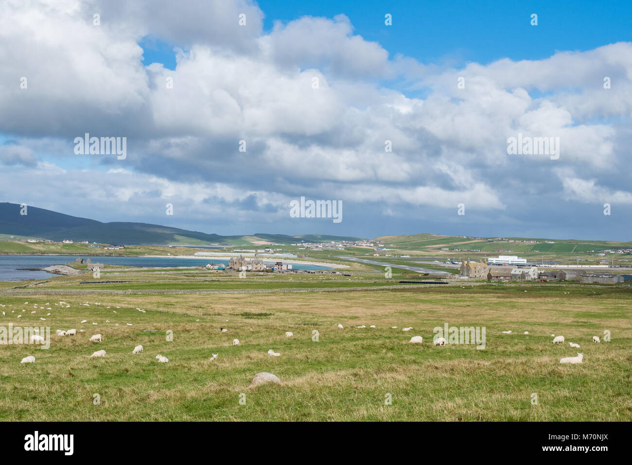 Blick auf Dunrossness, einschließlich jarlshof und Sumburgh Airport, South Festland Shetlandinseln, Schottland, UK Stockfoto