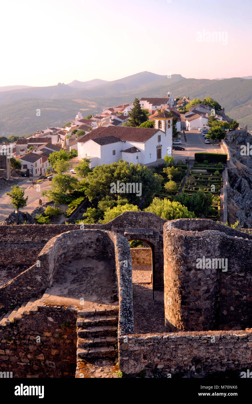 Blick von der Burg von Marvão, hochgestelltes Dorf Marvão, Alentejo, Portugal Stockfoto