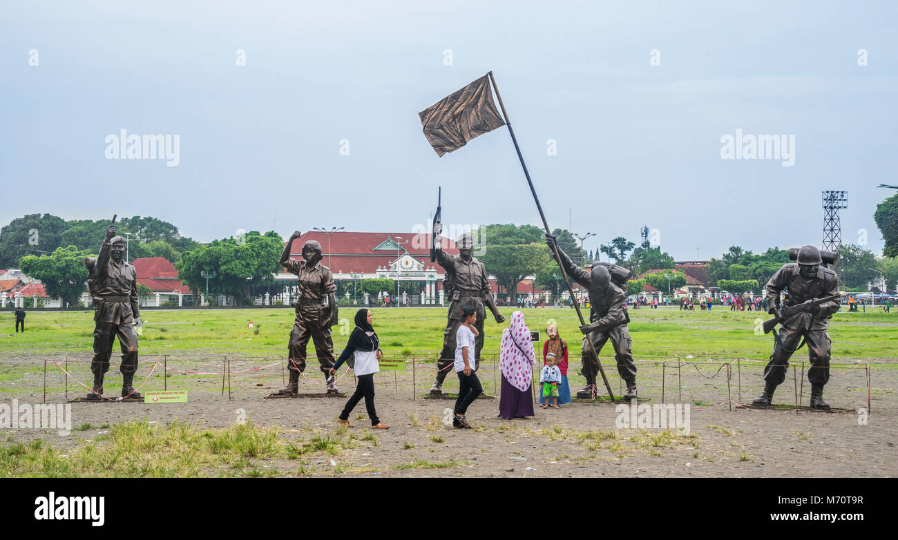 Trikora Denkmal auf Alun Alun Lor vor dem Kraton Yogyakarta, zur Erinnerung an die Beschlagnahme von West Papua aus dem Niederländischen Kolonialmacht in 1949 Stockfoto