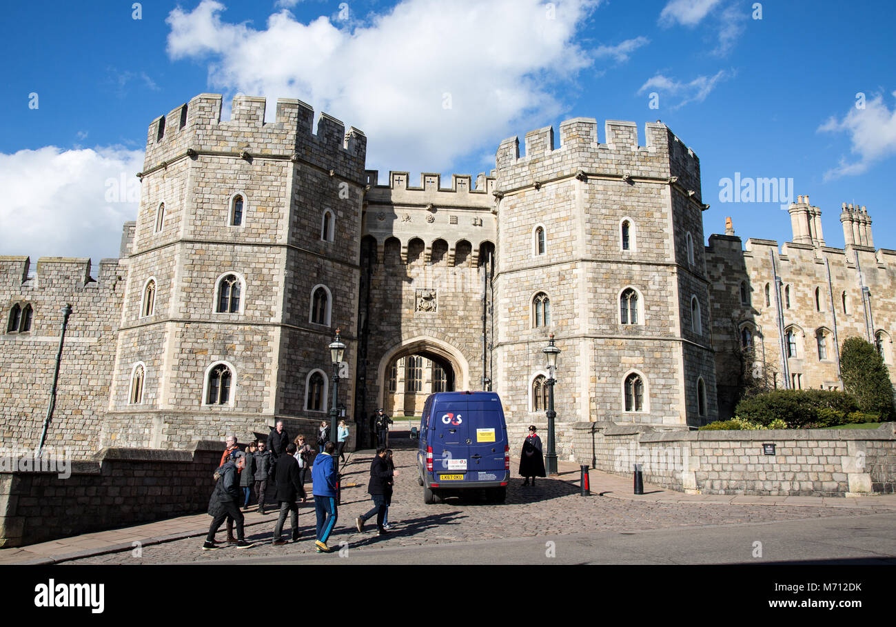 Windsor, Großbritannien. Ein G4S Security van Ansätze Windsor Castle während einer allgemeinen Ansicht um Windsor Castle & die Stadt im Zentrum der Stadt, Windsor, England am 7. März 2018. Foto von Andy Rowland. Credit: Andrew Rowland/Alamy leben Nachrichten Stockfoto