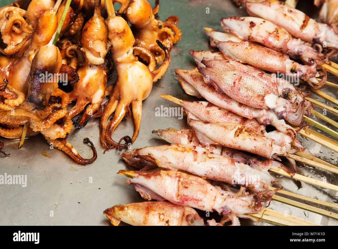 Kambodscha Essen - gegrillte Meeresfrüchte im Kep Crab Markt, Kep, Kampot Province, Kambodscha Asien Stockfoto