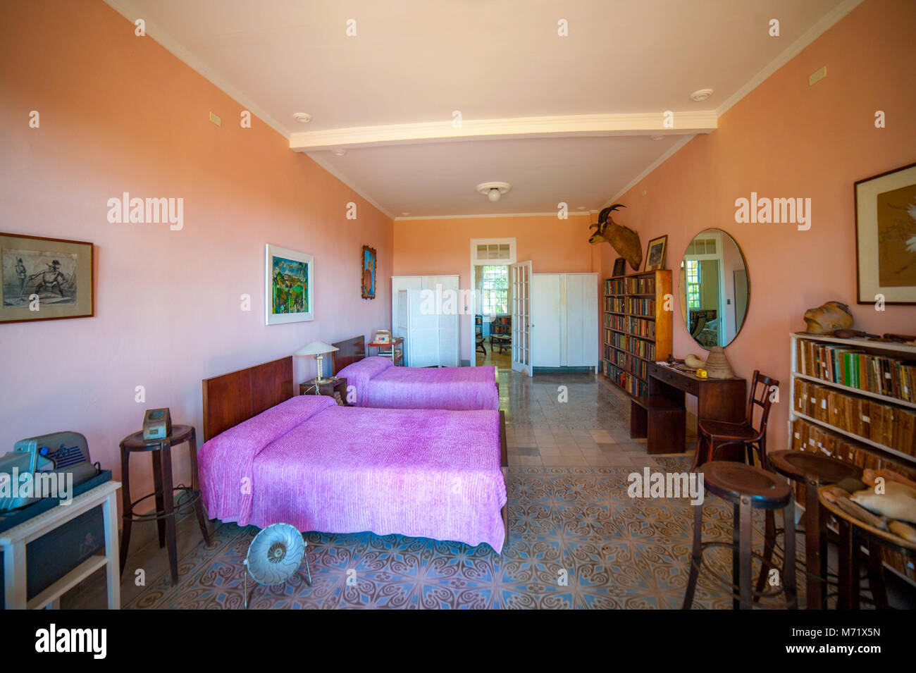 1 Schlafzimmer auf der Finca Vigía, Ernest Hemingways Haus in Havanna, Kuba Stockfoto