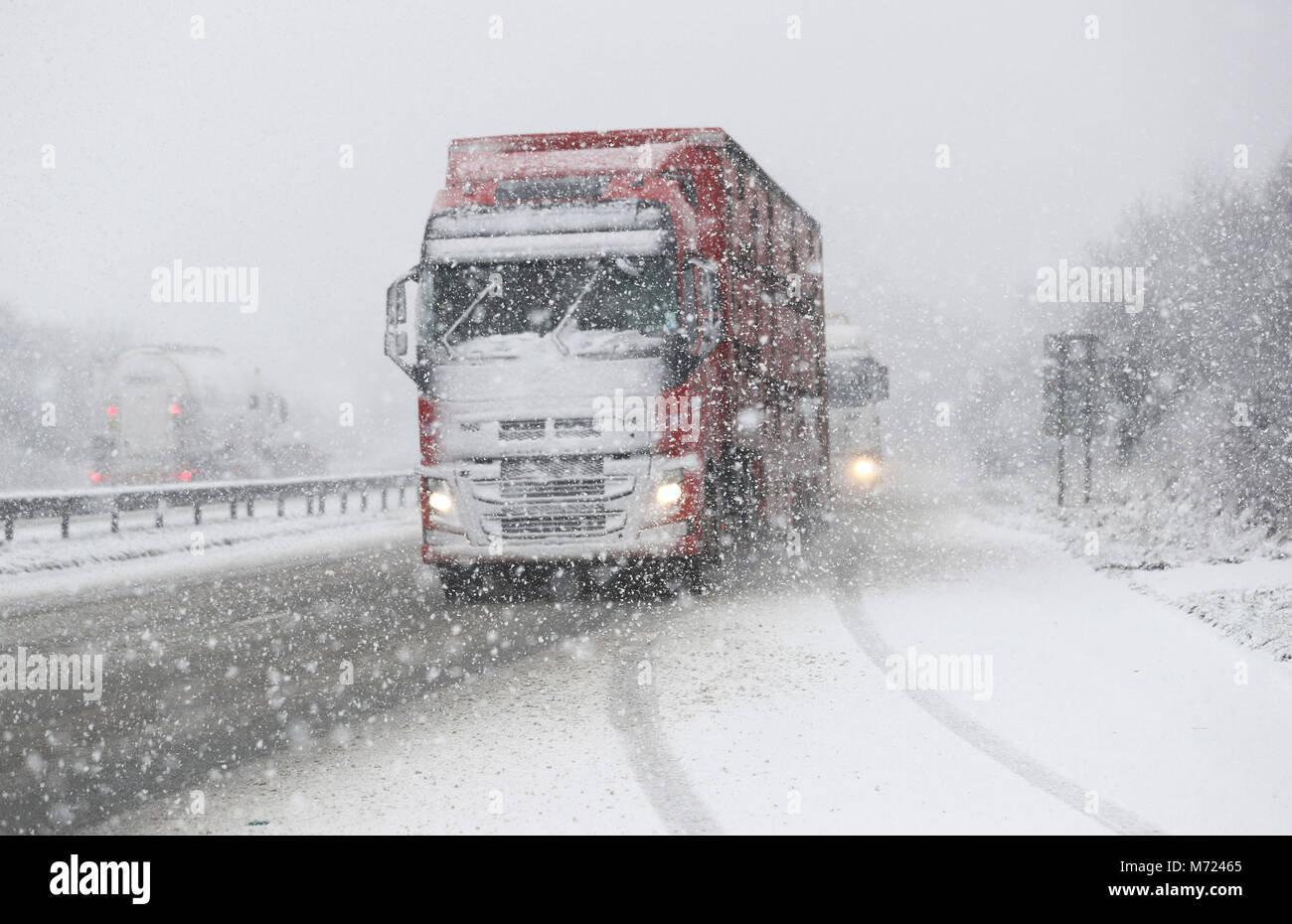 Schweren Schnee auf der A 19 in North Yorkshire, wie Wetter Warnungen von Schnee und Eis sind in der Tat für viele Teile des Landes. Stockfoto