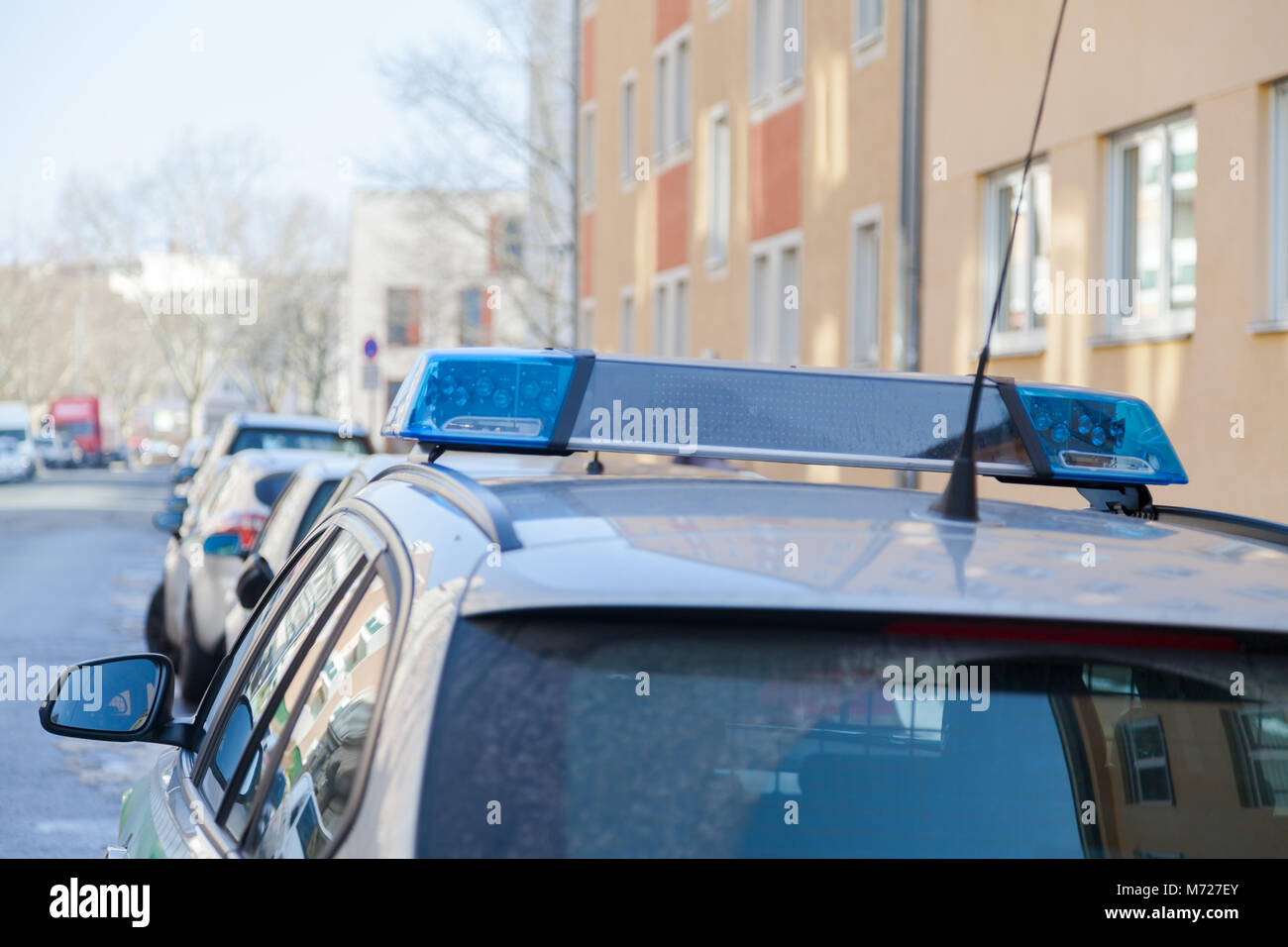 Blue Light Bar von einem deutschen Polizei Auto in einer Straße Stockfoto