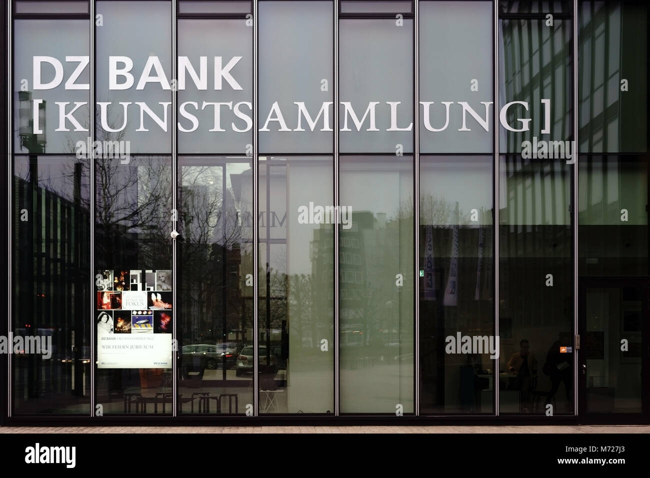 Frankfurt, Deutschland - 2. März 2018: Die moderne Glasfassade der DZ Bank Kunstsammlung eine Ausstellung für zeitgenössische Kunst und Fotografien auf März Stockfoto