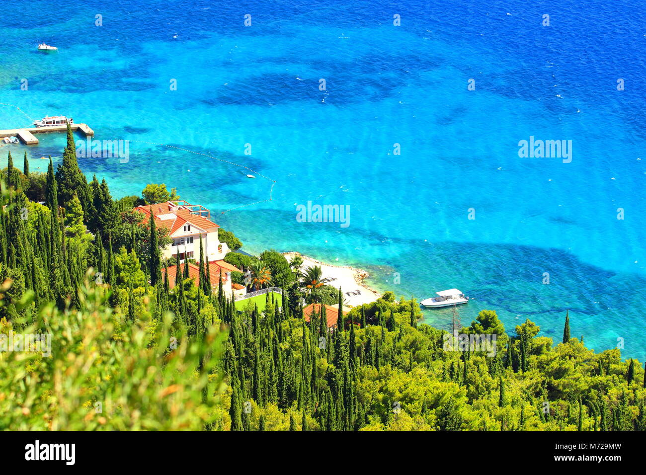 Schöne Küste und Meer auf der Halbinsel Peljesac in Kroatien Stockfoto