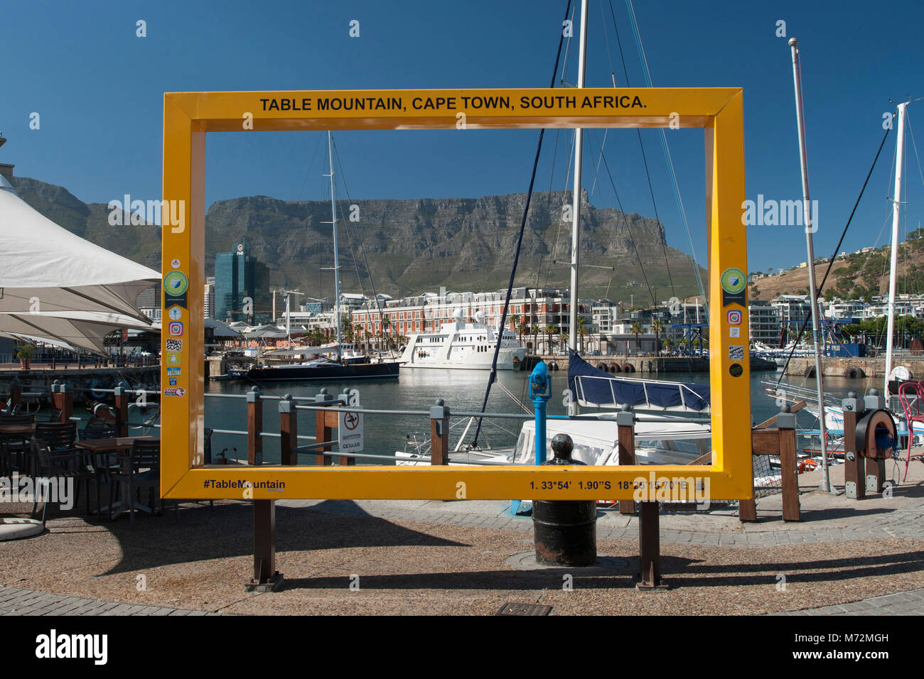 Blick auf den Tafelberg von der Waterfront in Kapstadt. Stockfoto