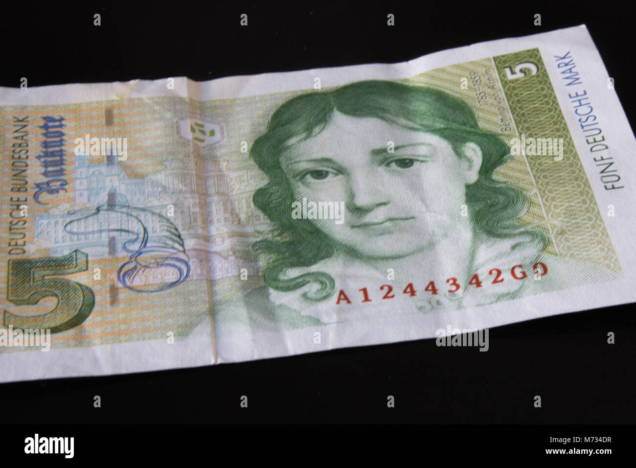 Foto eines Deutschen Banknote (5 Mark), bevor der Euro die offizielle Währung in Deutschland wurde. Stockfoto