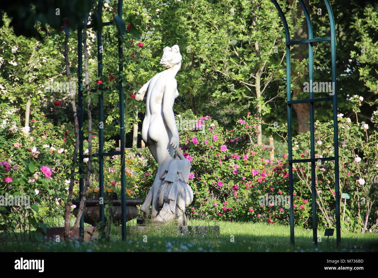 Jardins parisiens le plaisir de se promener Un jour de Semaine à Paris. Stockfoto