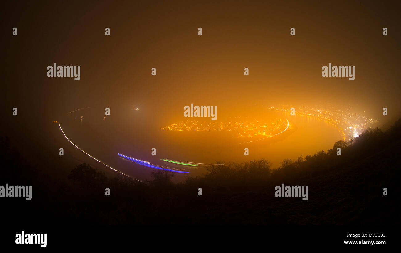 Rhein Loop Gedeonseck in der Nähe von Boppard in der Nacht im Nebel Stockfoto