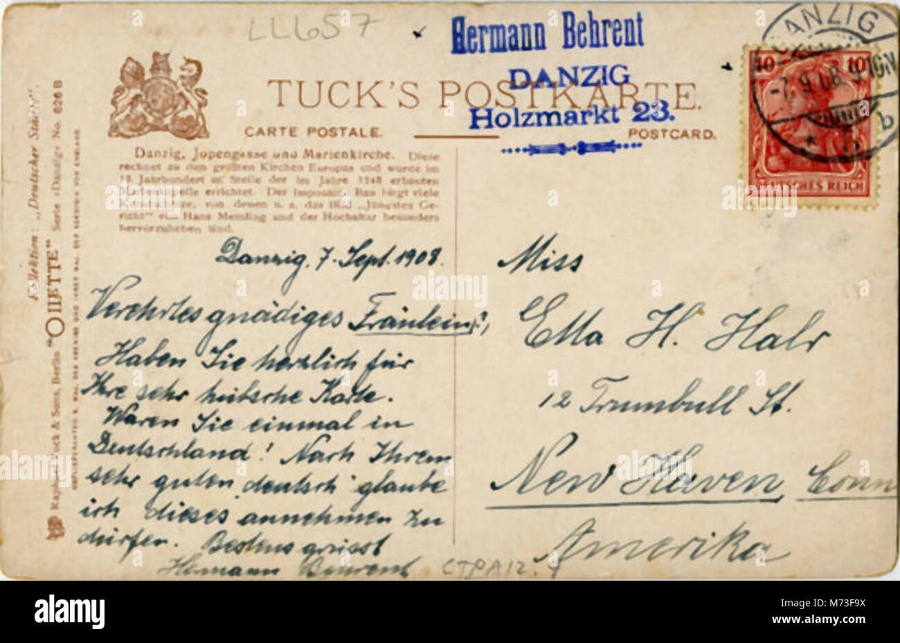 Dieses Foto zeigt die Jopengasse und die Marienkirche in Danzig (heute Gdańsk, Polen) und zeigt die gotische Architektur und die historische Bedeutung der Gegend. Stockfoto