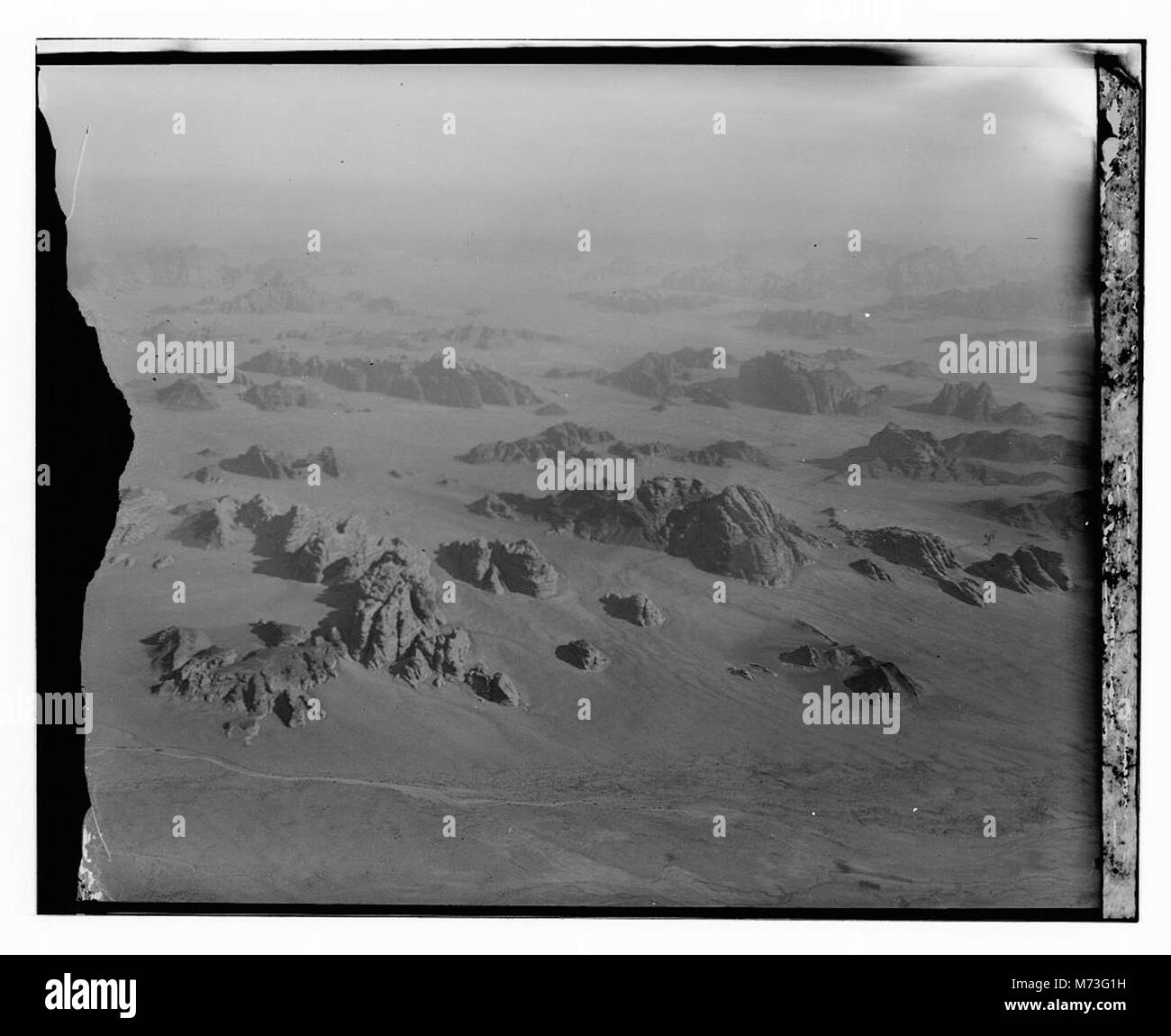 Luftaufnahmen, die die Landschaft des Galiläischen Meeres, Jerusalems, des Jordans und Amman einfangen. Diese Bilder zeigen die Topographie und die geografischen Merkmale der Region und bieten einen einzigartigen Blick auf das Land und die wichtigsten Städte des Nahen Ostens. Stockfoto