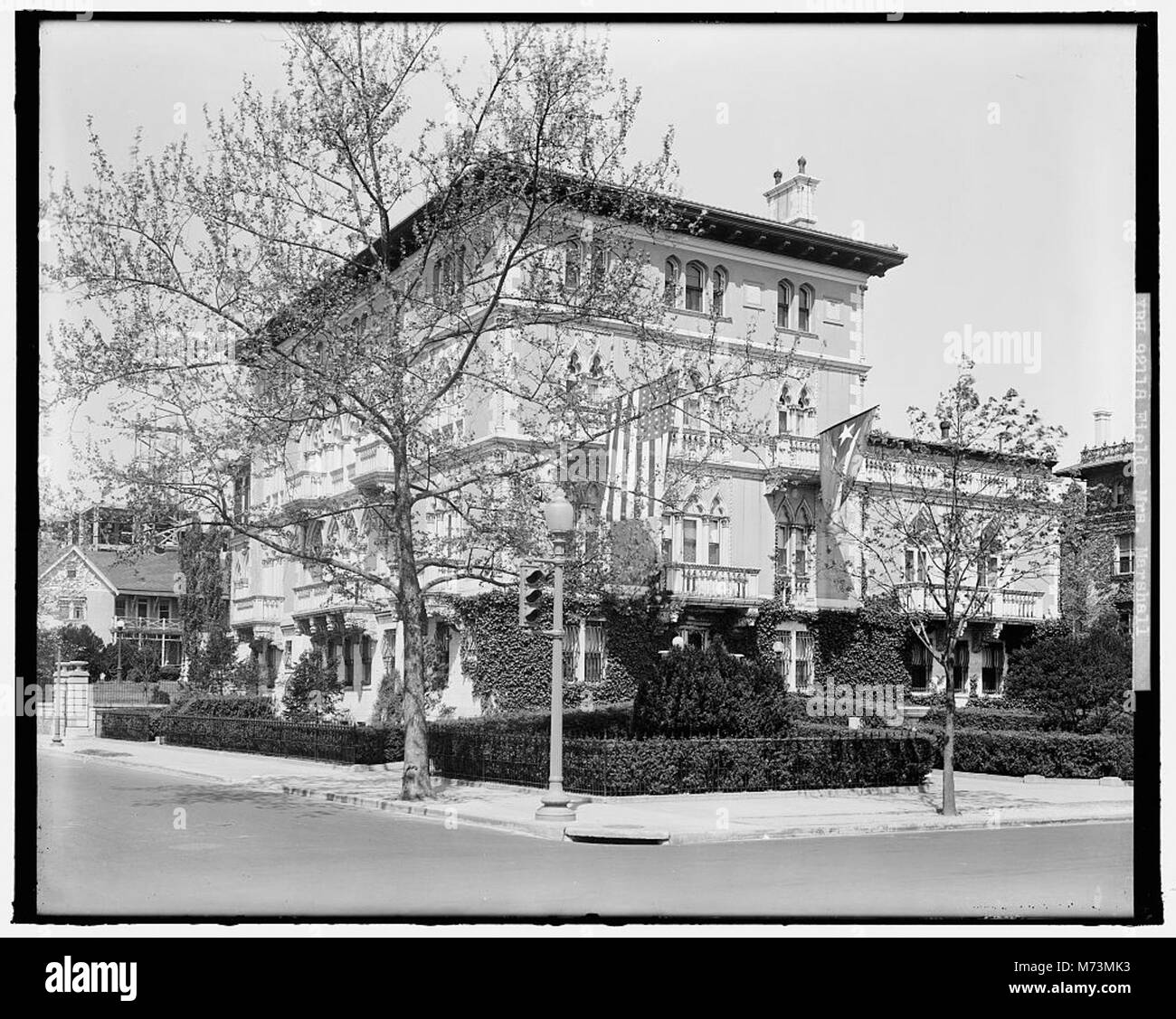 Dieses Foto zeigt das Äußere der Residenz von Marshall Field und zeigt den architektonischen Stil und die historische Bedeutung des Hauses während des späten 19. Jahrhunderts. Stockfoto