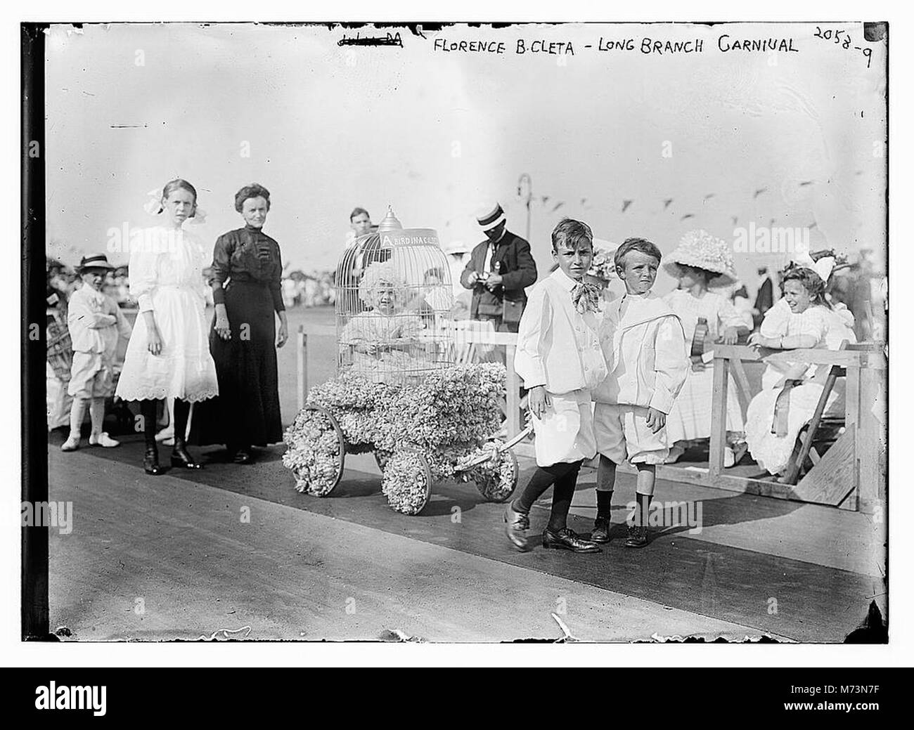 Ein Foto von Florence B. Cleta beim Long Branch Karneval, das einen Moment bei diesem festlichen Gemeindeevent festmacht. Stockfoto