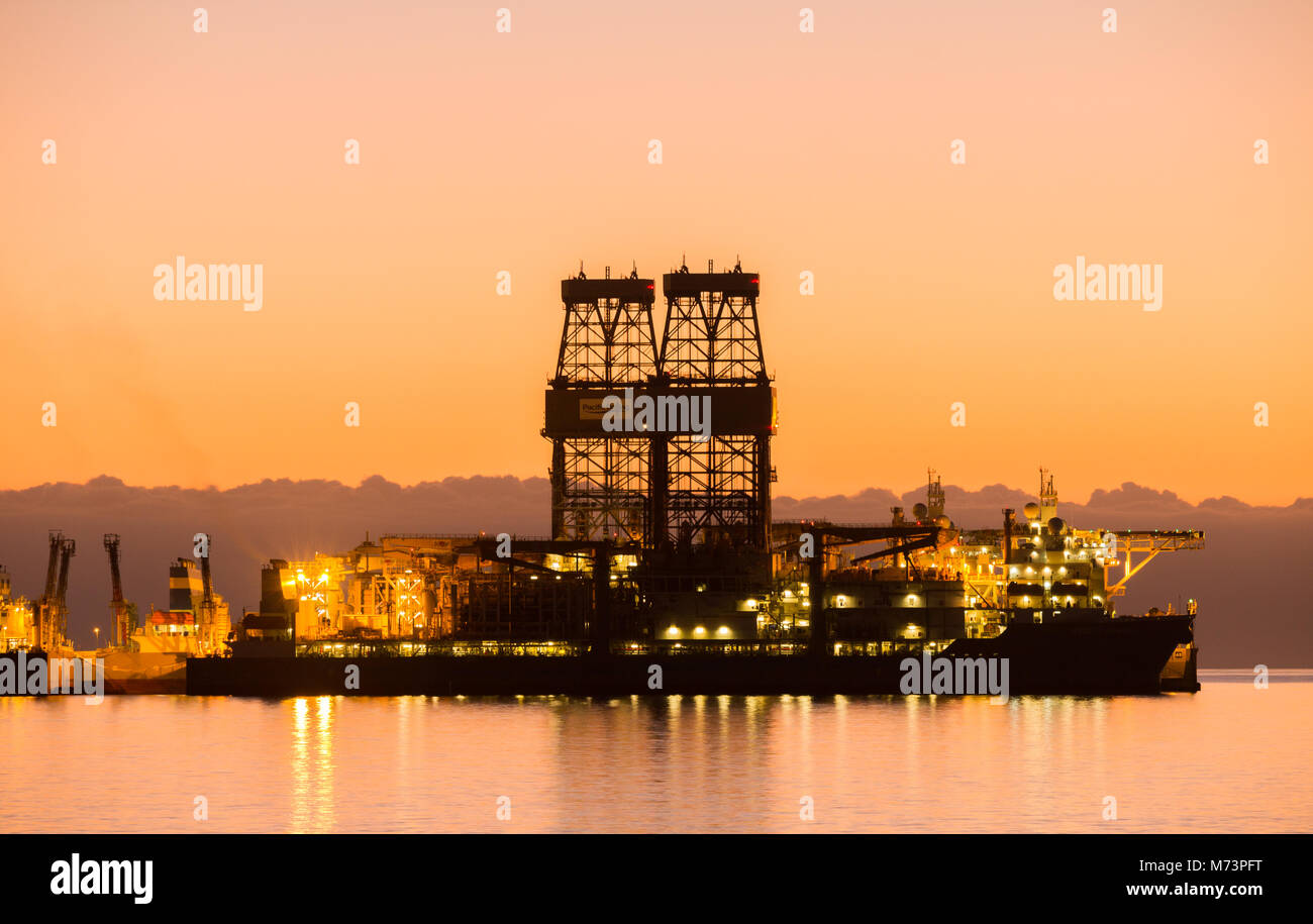 Drillships, einschließlich vier 'Pacific Bohren" Schiffe (Pacific Khamsin) warten auf neue Verträge im Hafen von Las Palmas auf Gran Canaria, Kanarische Inseln. Stockfoto