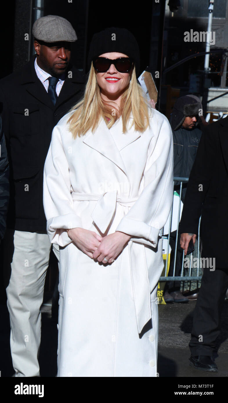New York, USA. 8 Mär, 2018. Reese Witherspoon bei Good Morning America über neue Film eine Falte in der Zeit in New York zu sprechen. März 08, 2018 Credit: RW/MediaPunch Credit: MediaPunch Inc/Alamy leben Nachrichten Stockfoto