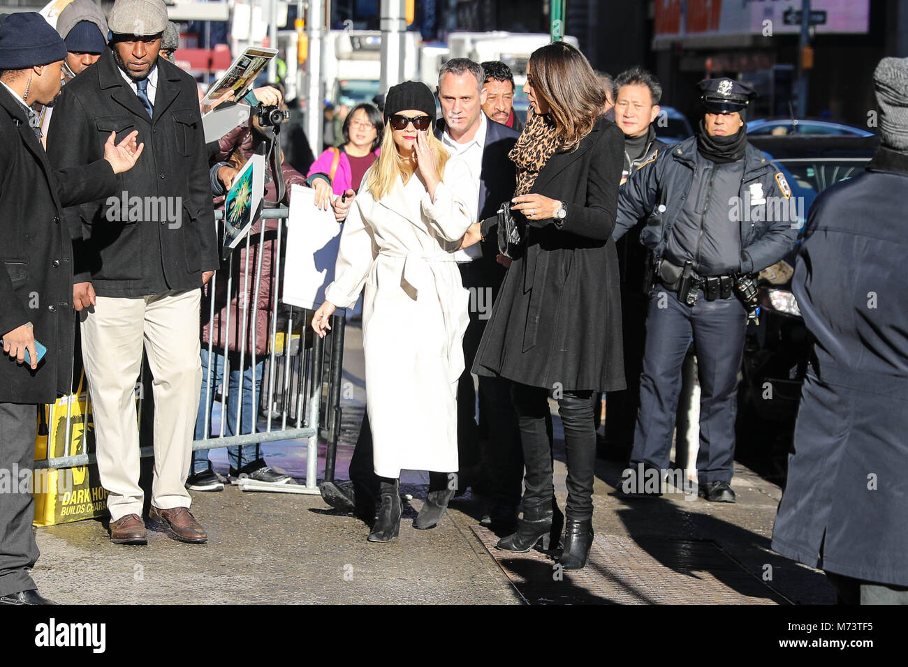 New York, USA. 8. März, 2018. Die amerikanische Schauspielerin Reese Witherspoon ist kommen in einer Fernsehsendung in Manhattan in der Stadt New York in den Vereinigten Staaten dieses Donnerstag, 08. (Foto: WILLIAM VOLCOV/BRASILIEN FOTO PRESSE) Credit: Brasilien Foto Presse/Alamy leben Nachrichten Stockfoto