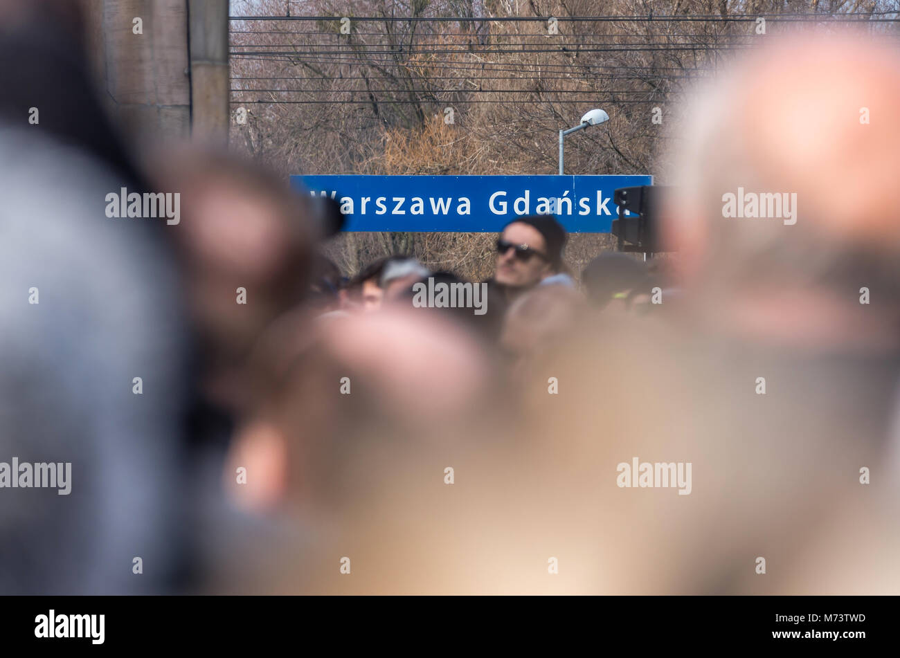 Warschau, Polen - 8. März, 2018: Hunderte erfassen eine Zeremonie durch die Shalom Foundation in Warszawa Gdanska Bahnhof organisiert die antisemitische Kampagne und Durchblasen in Polen im März 1968 zu gedenken. Die polnischen Behörden gezwungen, 13.000 polnischen Juden das Land zwischen 1968-1972 zu verlassen. Credit: dario Fotografie/Alamy leben Nachrichten Stockfoto