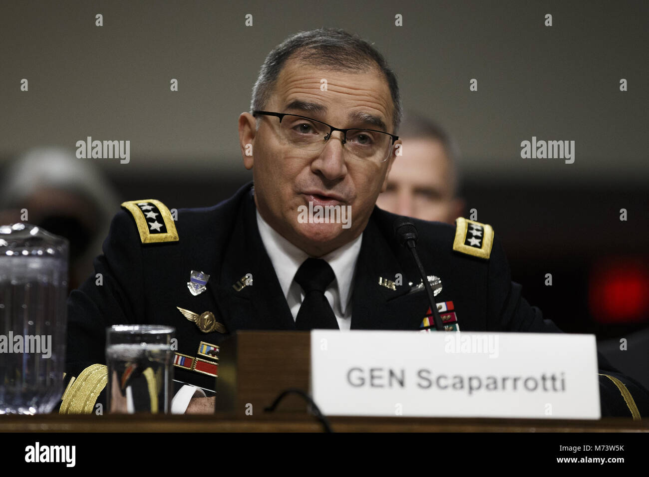 Washington, District of Columbia, USA. 8 Mär, 2018. Allgemeine CURTIS M. SCAPARROTTI, Commander, United States European Command und der NATO Supreme Allied Commander Europe, bezeugt vor der United States Senate Armed Services Committee während einer Anhörung über das Geschäftsjahr 2019 Defense Authorization Act auf dem Capitol Hill in Washington, DC Quelle: Alex Edelman/ZUMA Draht/Alamy leben Nachrichten Stockfoto