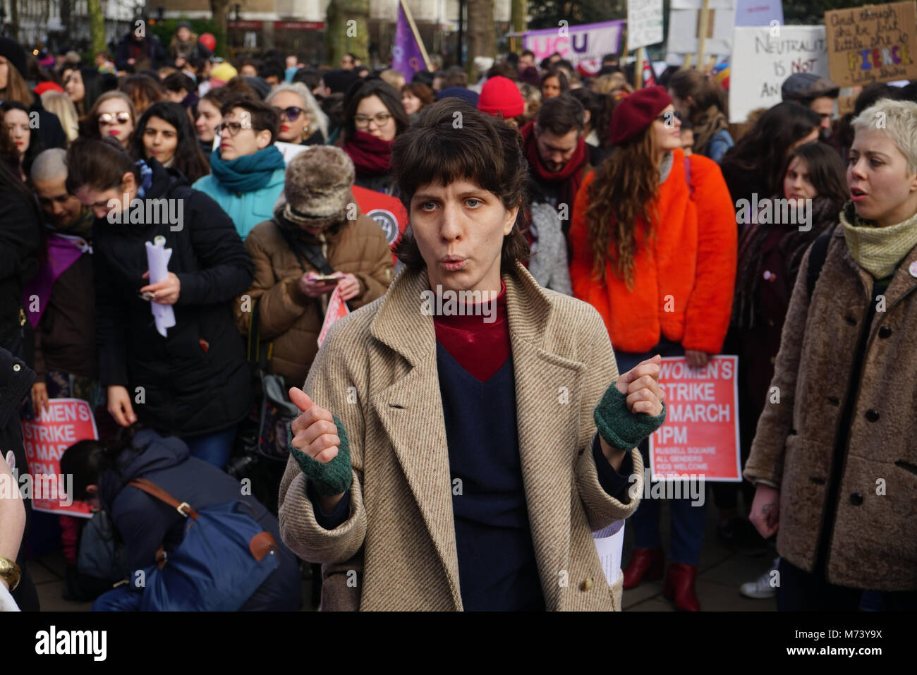 London, UK, 8. März 2018. Women's Strike Montage-UK halten einen Streik Rallye am Russell Square mit den Internationalen Tag der Frau. Der Streik wurde für Frauen aufgerufen, Maßnahmen für die Rechte der Frau zu nehmen. Credit: Siehe Li/Alamy leben Nachrichten Stockfoto