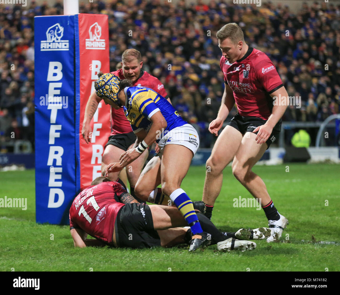 Leeds, Großbritannien. 8 Mär, 2018. 8 Headingley Stadium, Leeds, England; Betfred Super League, Runde 5, Leeds Rhinos versus Rumpf FC; Dekan Hadley von Hull FC geht über für einen Versuch der Credit: Aktuelles Bilder/Alamy leben Nachrichten Stockfoto