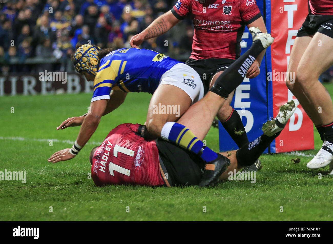 Leeds, Großbritannien. 8 Mär, 2018. 8 Headingley Stadium, Leeds, England; Betfred Super League, Runde 5, Leeds Rhinos versus Rumpf FC; Dekan Hadley von Hull FC geht über für einen Versuch der Credit: Aktuelles Bilder/Alamy leben Nachrichten Stockfoto