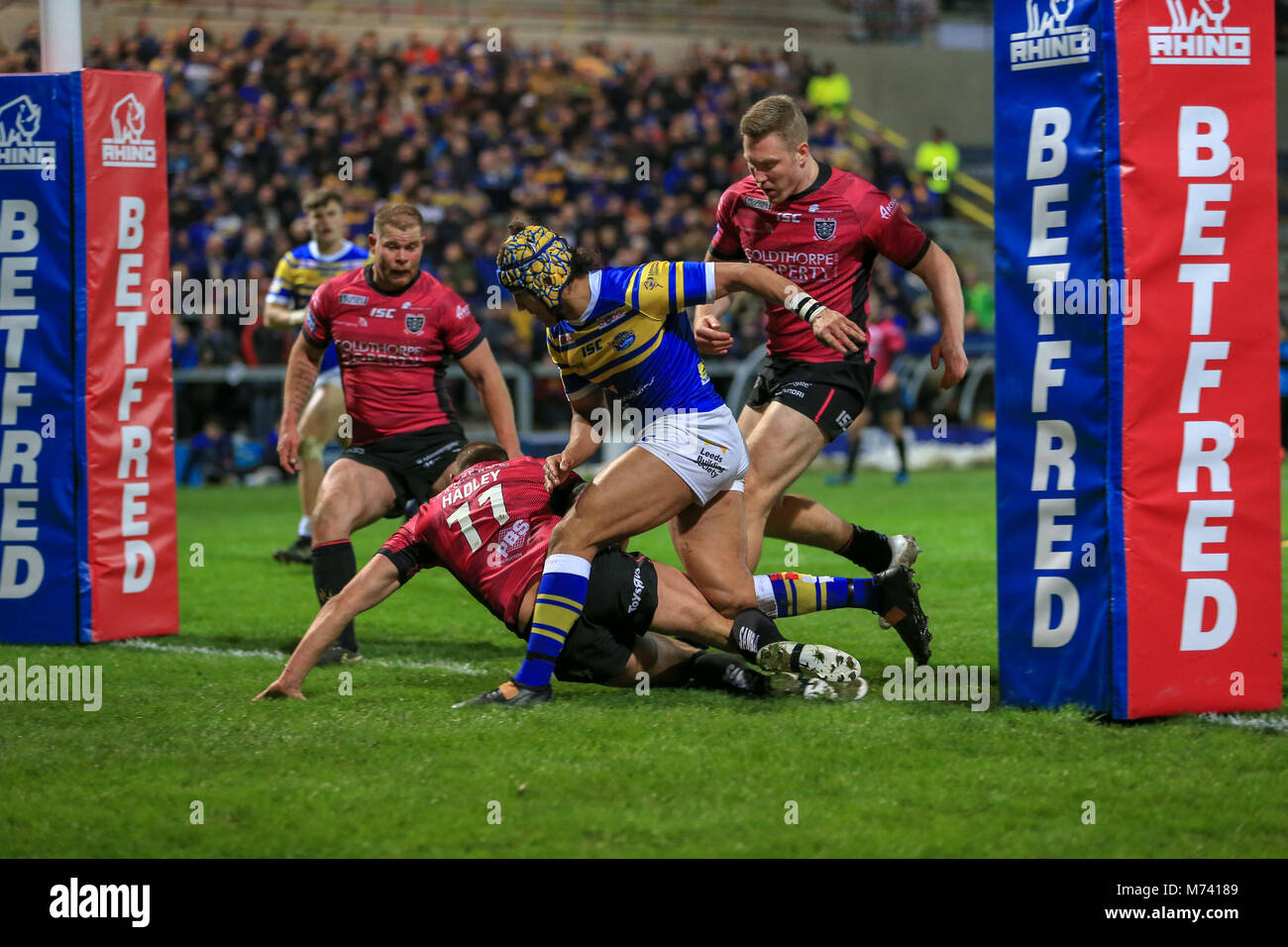 Leeds, Großbritannien. 8 Mär, 2018. 8 Headingley Stadium, Leeds, England; Betfred Super League, Runde 5, Leeds Rhinos versus Rumpf FC; Dekan Hadley von Hull FC geht über für einen Versuch der Credit: Aktuelles Bilder/Alamy leben Nachrichten Stockfoto