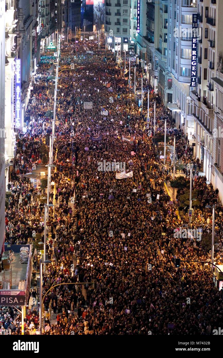 Spanische Frauen während einer Versammlung der Internationale Frauentag in Madrid, Madrid, Donnerstag, den 8. März 2018 zu feiern. Credit: Gtres Información más Comuniación auf Linie, S.L./Alamy leben Nachrichten Stockfoto
