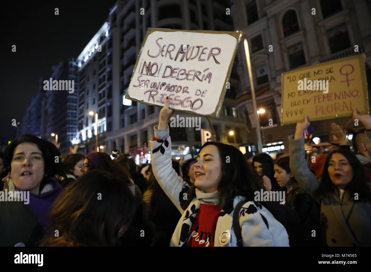 Spanische Frauen während einer Versammlung der Internationale Tag der Frau in Puerta del Sol in Madrid, Madrid zu Feiern, am Donnerstag, den 8. März 2018. Credit: Gtres Información más Comuniación auf Linie, S.L./Alamy leben Nachrichten Stockfoto