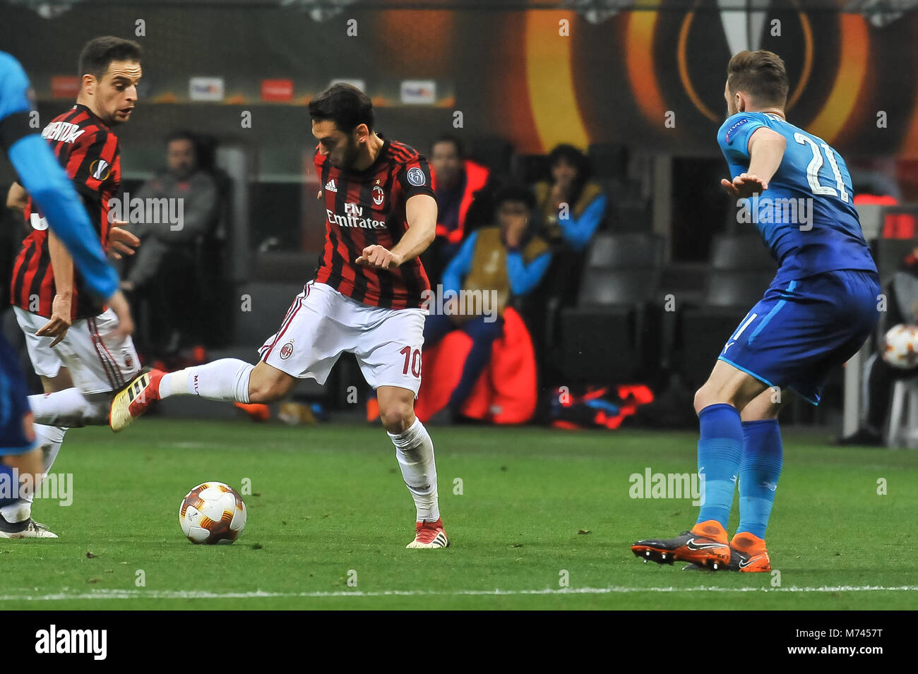 Mailand, Italien. 8. März, 2018. Hakan Çalhanoglu (AC Mailand) während dem Spiel UEFA Europa League zwischen AC Mailand und FC Arsenal FCat Meazza Stadion. 8. Mars 2018 Credit: FABIO UDINE/Alamy leben Nachrichten Stockfoto