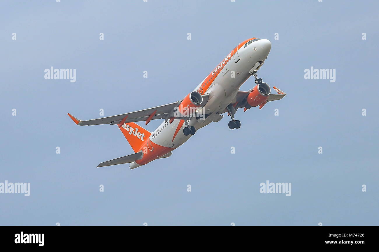 Easyjet, Ryanair, Pilatus PC -12/47. Stockfoto