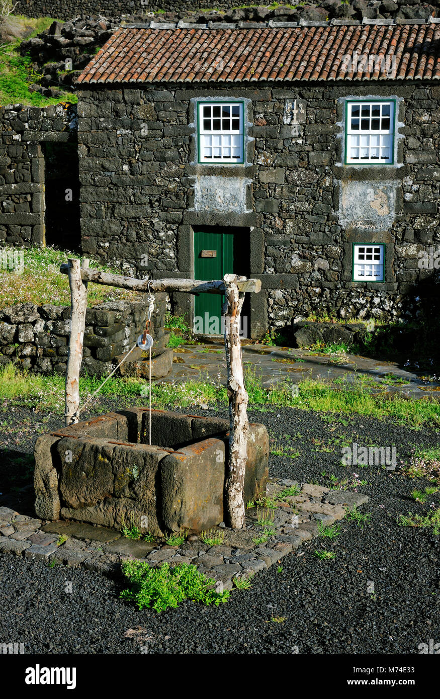 Traditionelle Lava Haus Von Cachorro Pico Azoren Portugal Stockfotografie Alamy