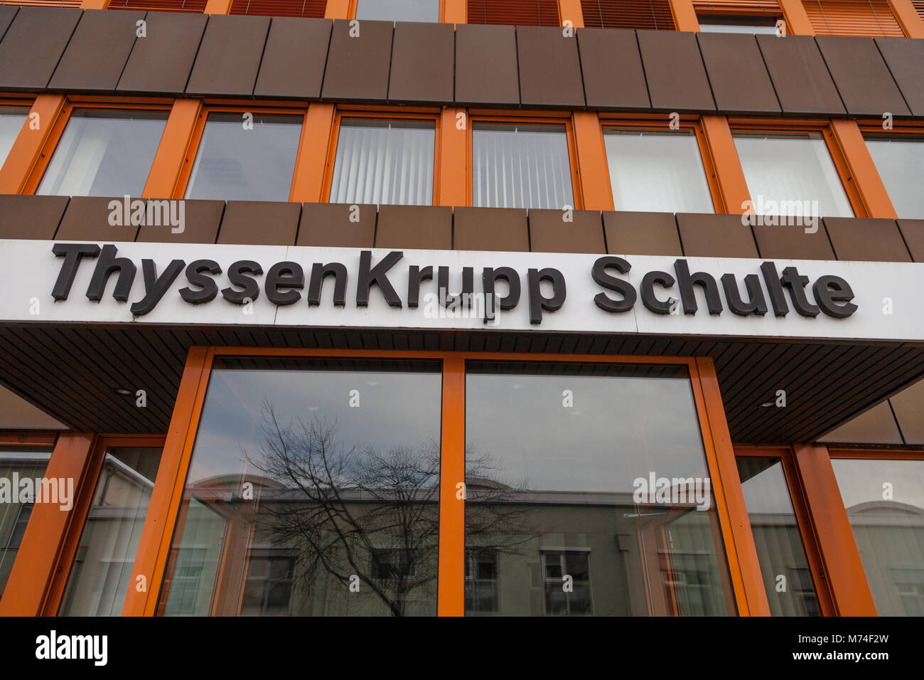 Nürnberg/Deutschland - März 4, 2018: Die deutschen Stahlhersteller ThyssenKrupp Logo auf Eingang Gebäude. Stockfoto