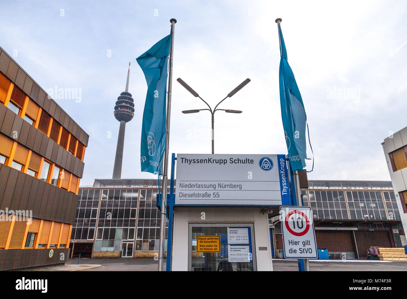 Nürnberg/Deutschland - März 4, 2018: Die deutschen Stahlhersteller ThyssenKrupp Logo auf Eingang Gebäude. Stockfoto