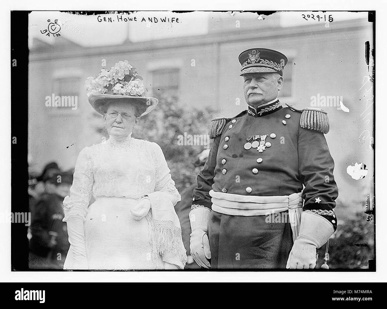 Ein Porträt von General Howe und seiner Frau, das einen Moment im Leben dieser bedeutenden historischen Figur festnimmt, die für seine Rolle im Amerikanischen Unabhängigkeitskrieg bekannt ist. Stockfoto