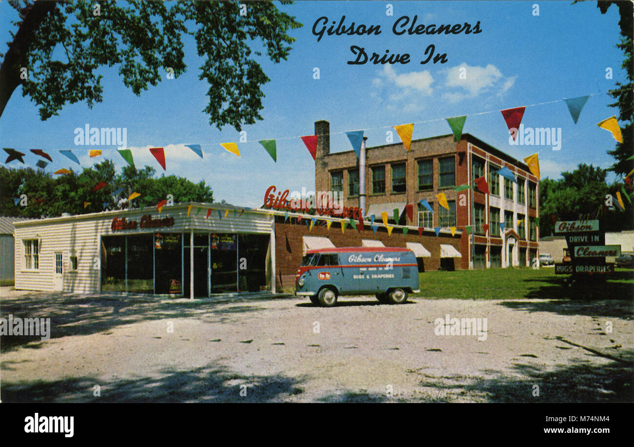 Ein Foto von Gibson Cleaners Drive-in, befindet sich am 308 Anderson Blvd. Und zeigt das beliebte Auto-Service-Geschäft aus der Mitte des 20. Jahrhunderts. Das Bild spiegelt die Autokultur der Ära und den Komfort der Drive-in-Dienste wider. Stockfoto