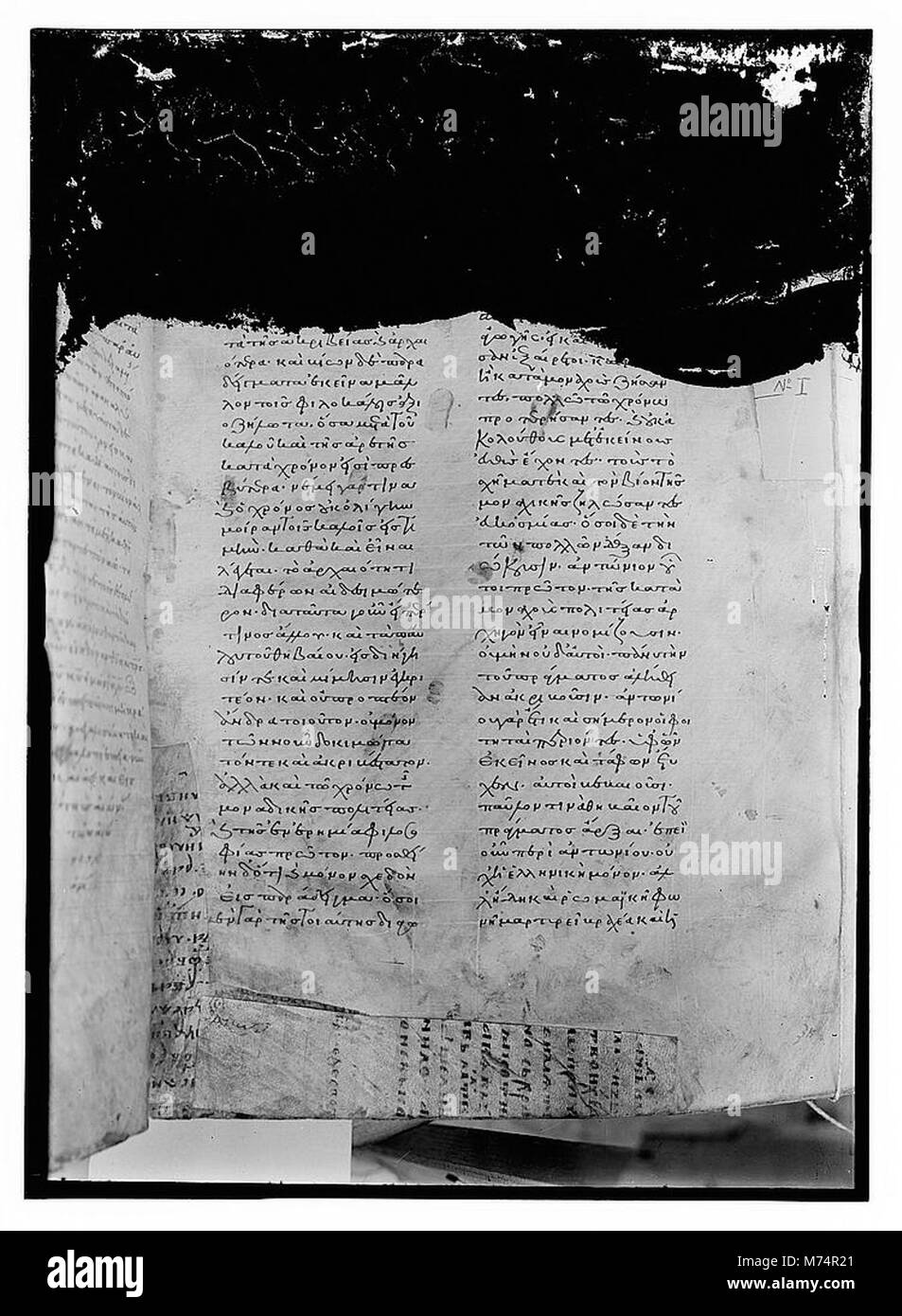 Foto einer griechischen Handschrift, Saba MS 394, mit antiken Texten und Schriften. Dieses Manuskript ist Teil der historischen griechischen Literatur und hat eine wissenschaftliche Bedeutung. Stockfoto