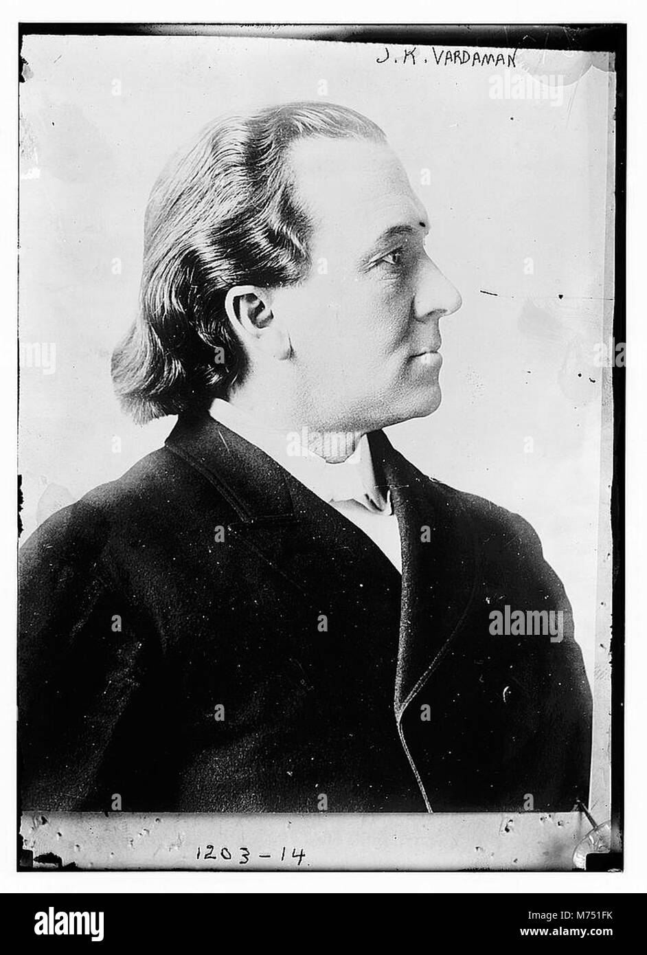 Ein Porträt von J.K. Vardaman, einem amerikanischen Politiker, der für seine Führung in Mississippi während des frühen 20. Jahrhunderts bekannt war. Er war Senator und Gouverneur der Vereinigten Staaten, was einen bedeutenden Einfluss auf die Geschichte des Staates hatte. Stockfoto