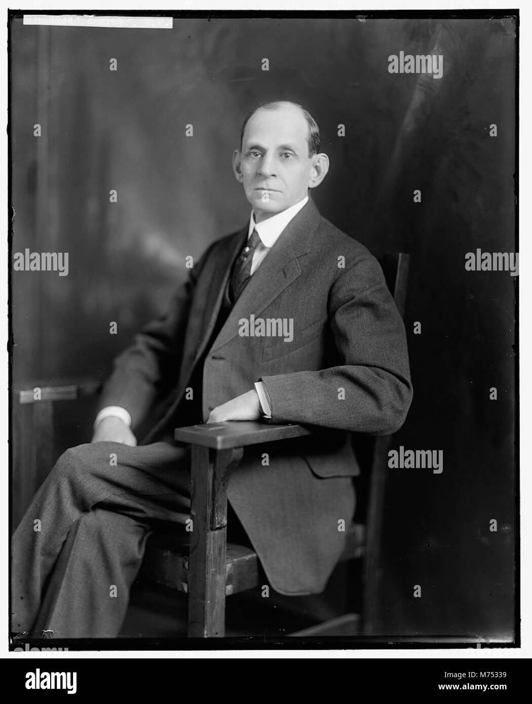 Ein Porträt von W. F. Andrews, das sein Aussehen im späten 19. Oder frühen 20. Jahrhundert zeigt. Das Foto spiegelt den Stil und die Mode dieser Zeit wider. Stockfoto