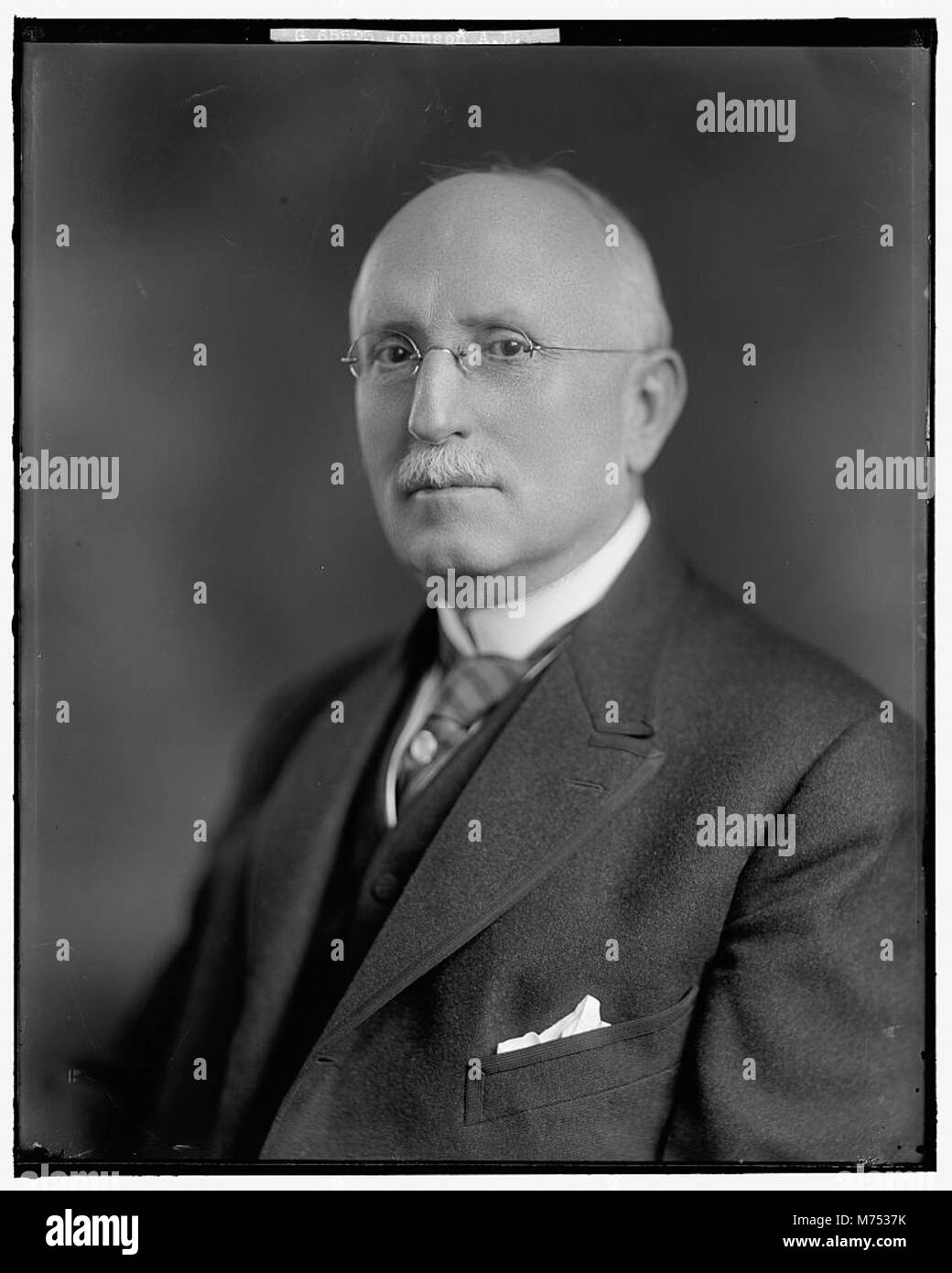 Ein Porträt von A. B. Johnson, einer bemerkenswerten Persönlichkeit aus dem späten 19. Oder frühen 20. Jahrhundert, bekannt für seine Beiträge im öffentlichen Dienst oder in der Wirtschaft während seiner Ära. Stockfoto