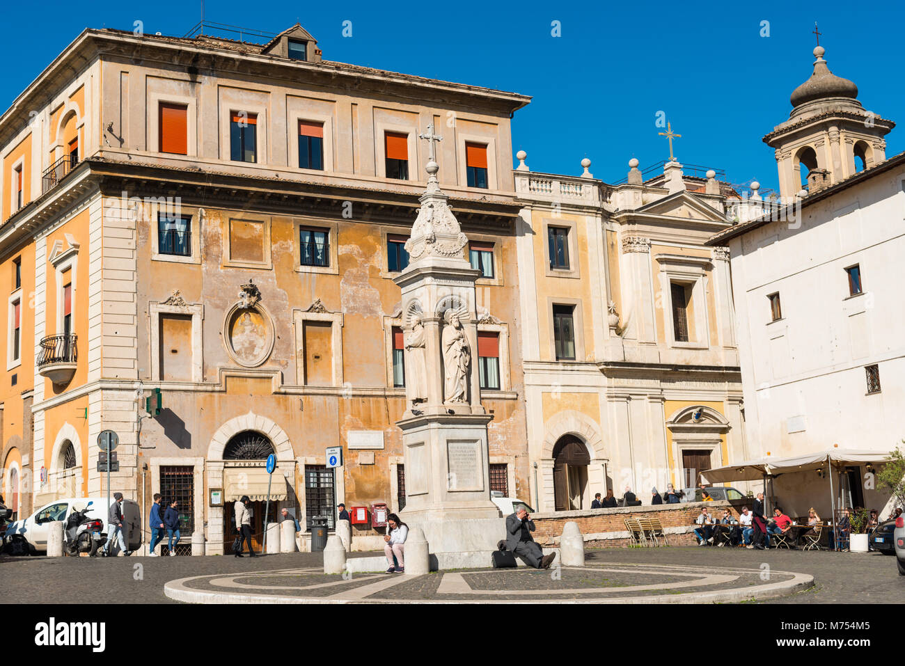 Piazza di San Bartolomeo All'Isola oder St. Bartholomäus auf der Tiberinsel mit Schrein im Jahre 1869 im Auftrag von Papst Pius IX. Rom. Stockfoto