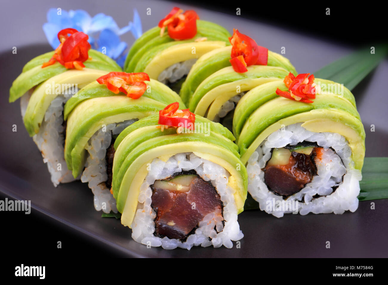 Amerikanischen roll Sushi und japanische Reis Stil mit spicy thai Chili Stockfoto