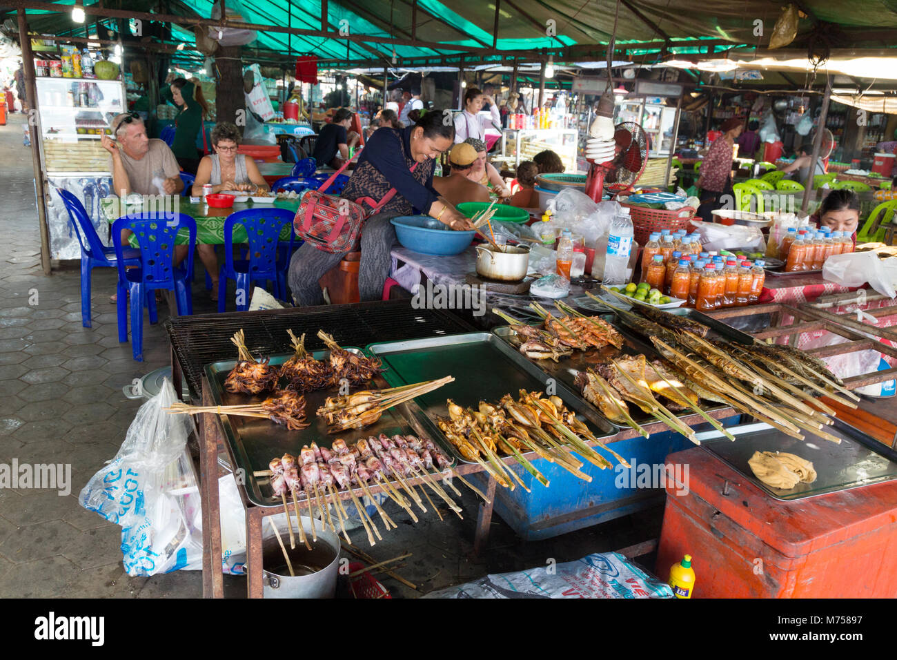 Imbissstände an Kep crab Markt, Kep, Kambodscha Asien Stockfoto