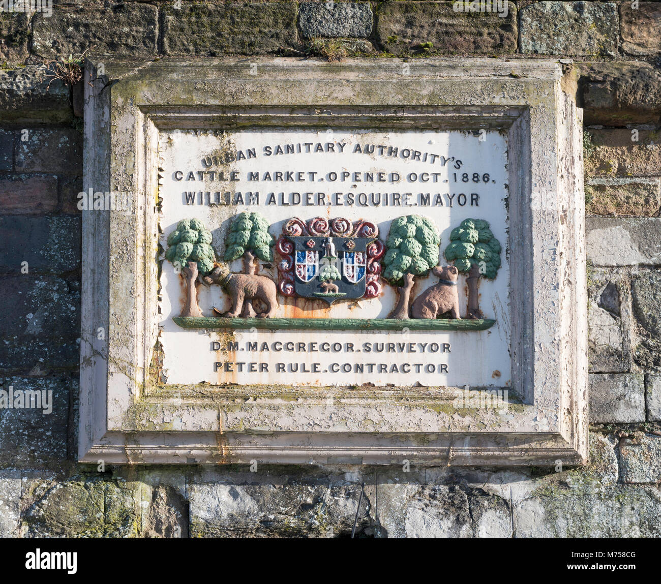Lackierte gusseiserne Tafel, die das Öffnen von Berwick upon Tweed Viehmarkt, Northumberland, England, Großbritannien Stockfoto