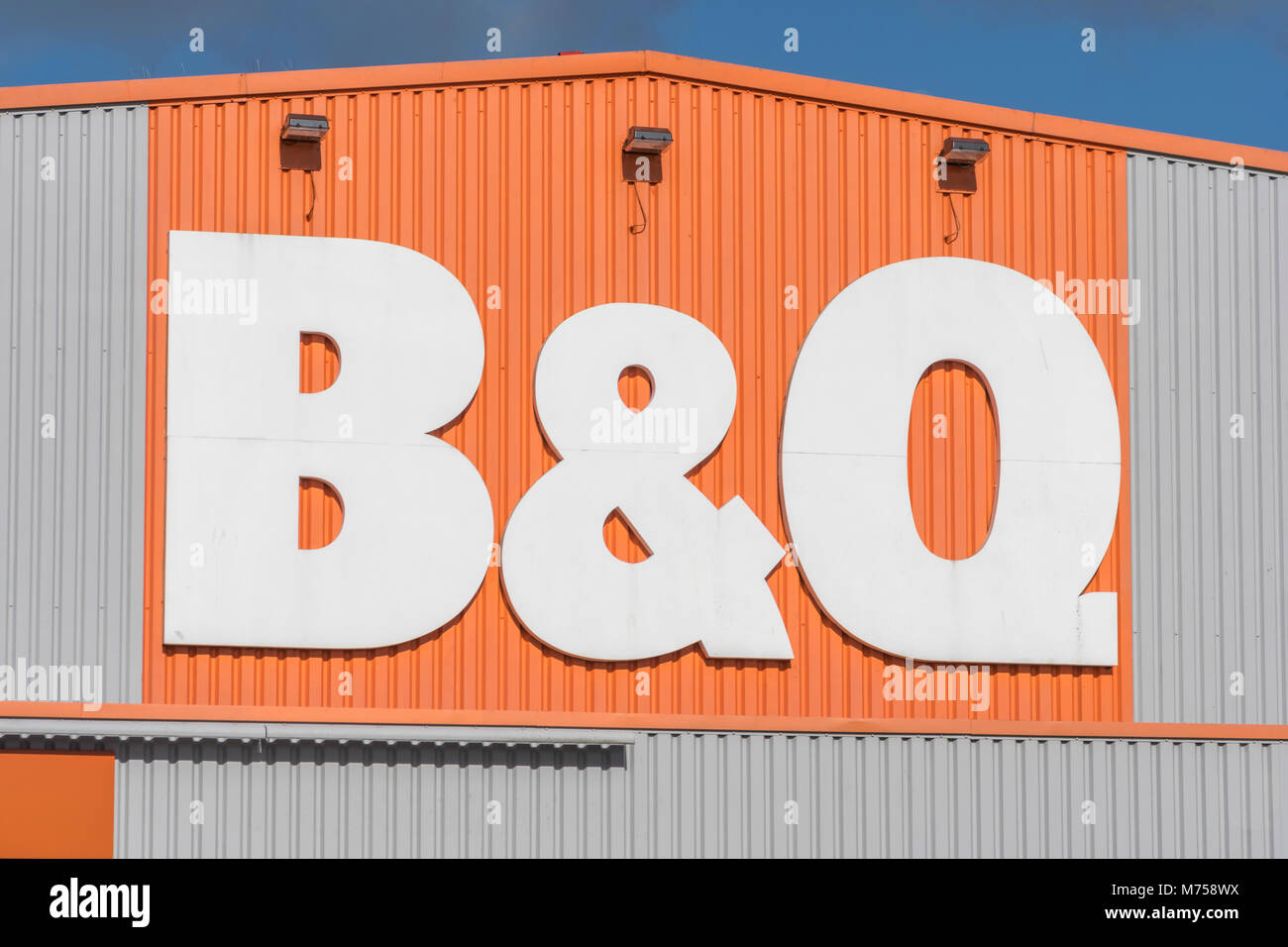 Tod von der High Street Metapher. Vor DIY Retail Kette B&Q store in St. Austell, Cornwall - durch Home Improvement Company Kingfisher plc. im Besitz Stockfoto