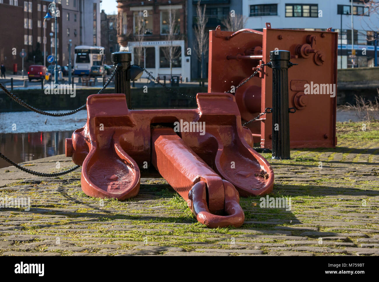 Großer Anker, maritime Industrie Relikt auf Harbourside, das Ufer, Leith, Edinburgh, Schottland, Großbritannien Stockfoto