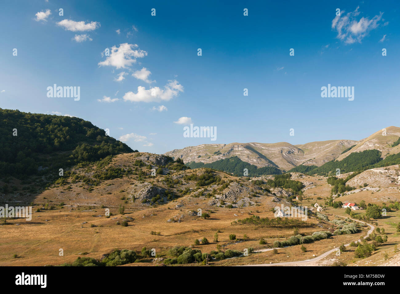 Abgelegene Dörfer in den Bergen in der Nähe von Nationalpark Biogradska Gora nationalni Stockfoto