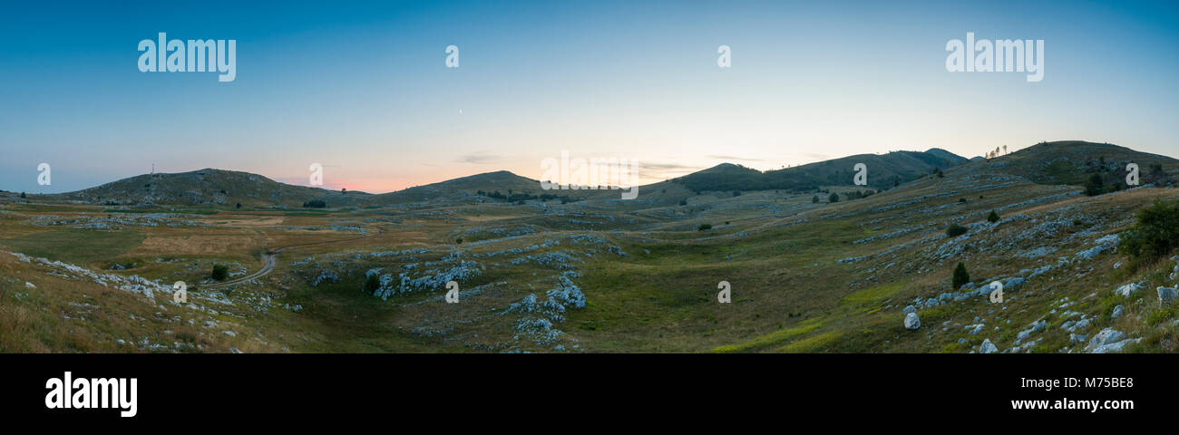 Ländliche Landschaft Panorama mit vielen Felsen an Biogradska gora nationalni Park Stockfoto