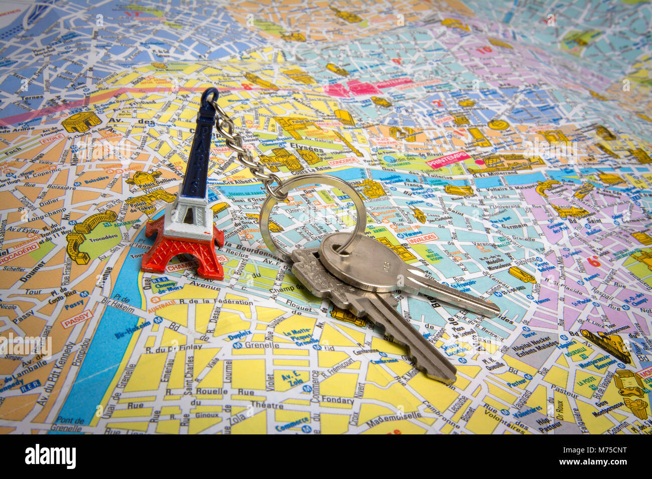 Stadtplan von Paris mit Schlüsseln, Immobilienmarkt Konzept, Frankreich, Europa Stockfoto