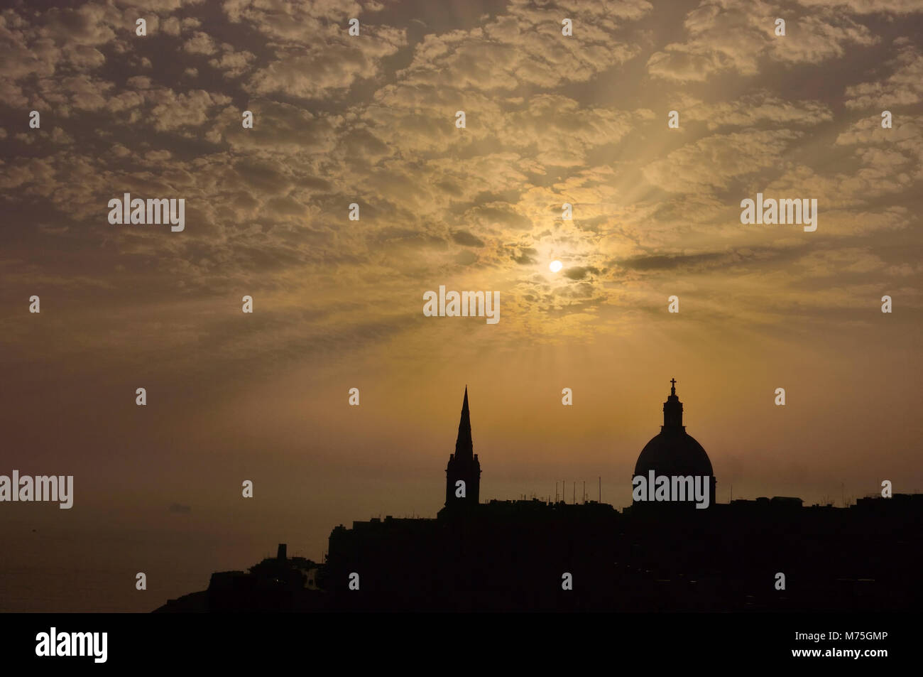 St Paul's Anglican Cathedral und Karmeliterkirche. Valletta, Malta, Europa Stockfoto